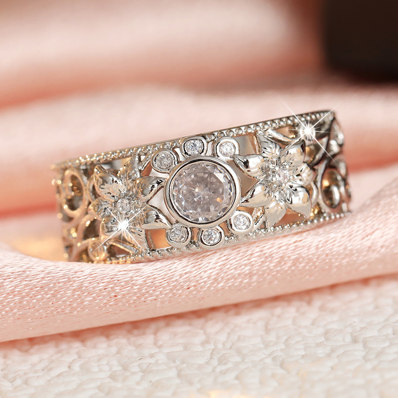 Women's Retro Court-style Ring with Floral Design